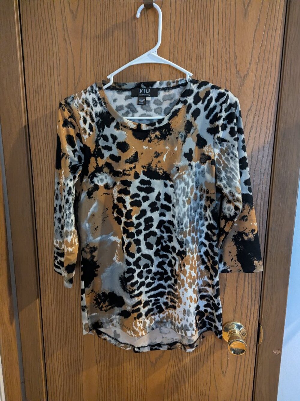 French Dressing Jeans (FDJ) 3/4 Sleeve Animal Print Asymmetrical Hem Top-XS